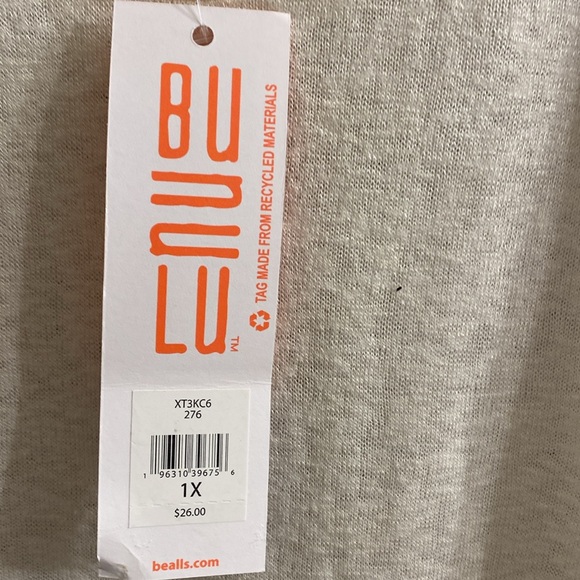 Top with black chevron design on shoulder area NWT Size 1X - Picture 5 of 7